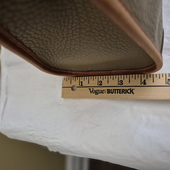 Dooney And Bourke Tan Pebbled Leather Top Handle Handbag - Picture 14 of 15